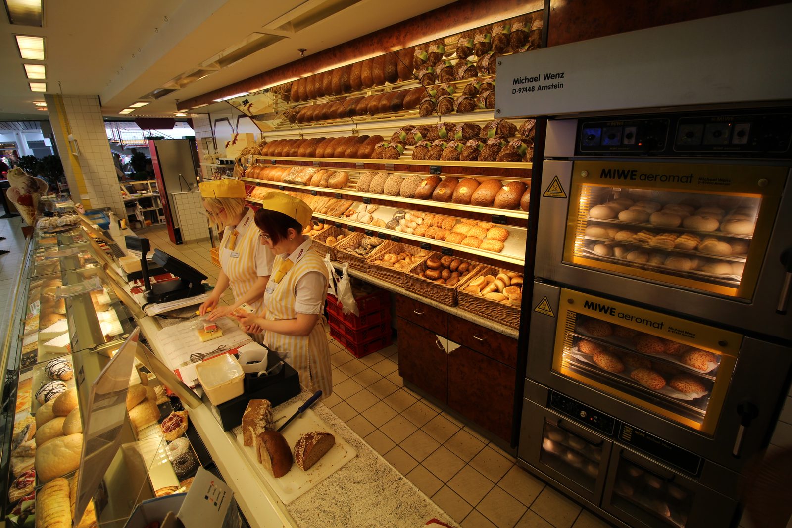 Ladenfront Bäckerei Roscher im Erzgebirgscenter
