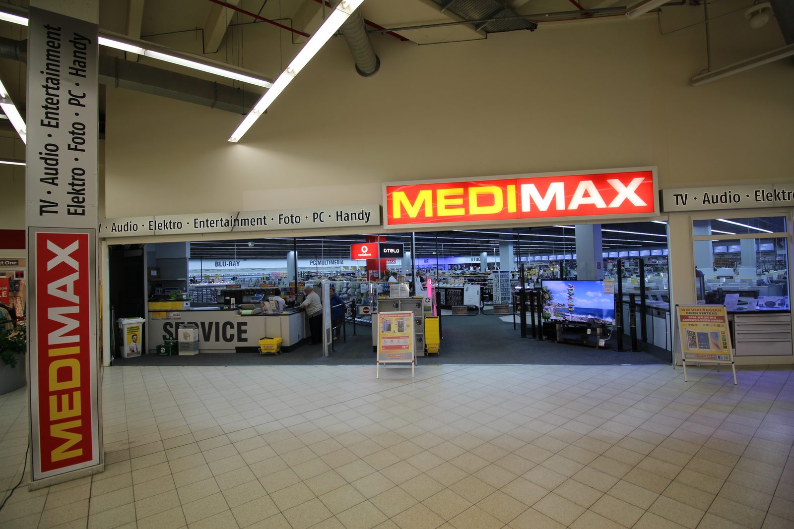 Ladenfront MEDIMAX im Erzgebirgscenter